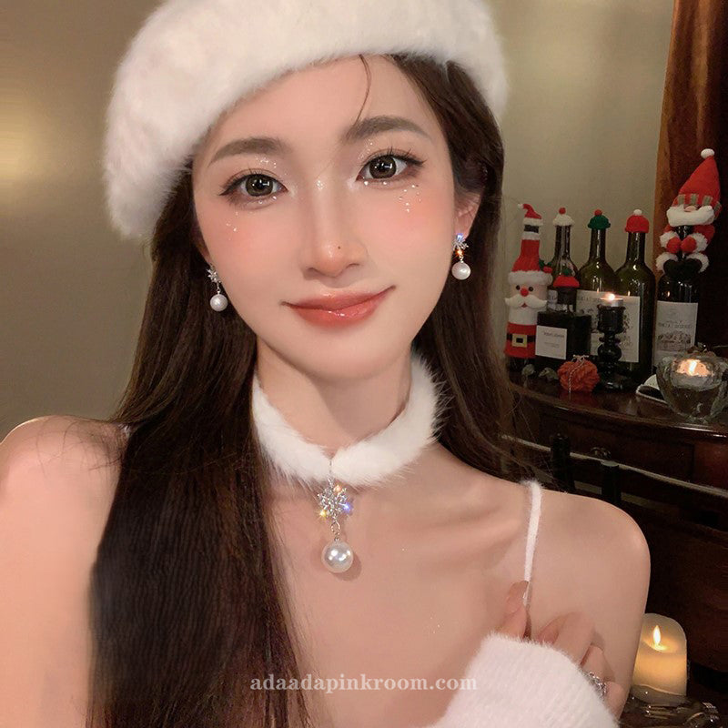 Feather Snow Snow Pearl Necklace Plush