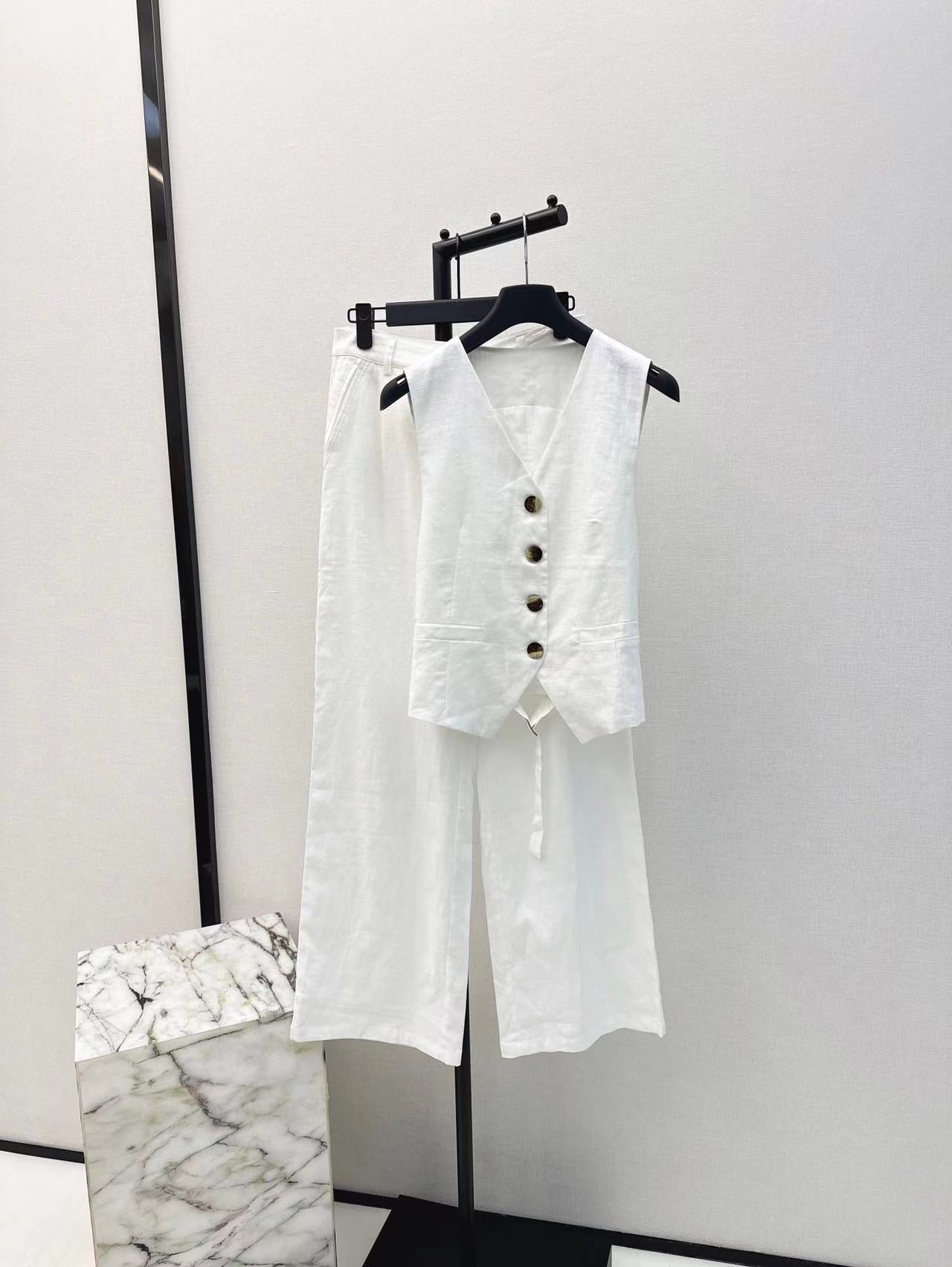 Linen vest and trousers suit