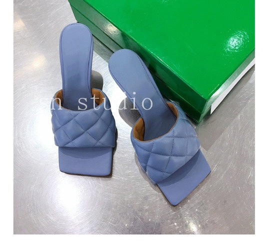 Diamond loaf sandals