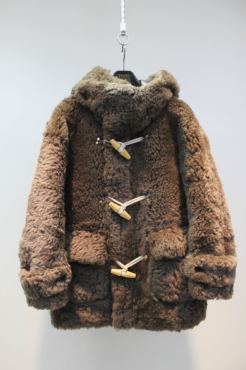 Lcelandic imported sheepskin one-piece hooded horn buckle fur jacket
