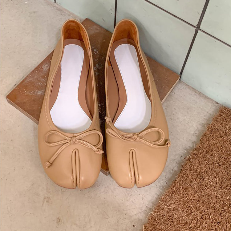 Sheepskin split-toe shoes
