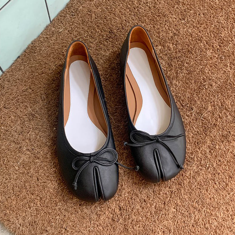 Sheepskin split-toe shoes