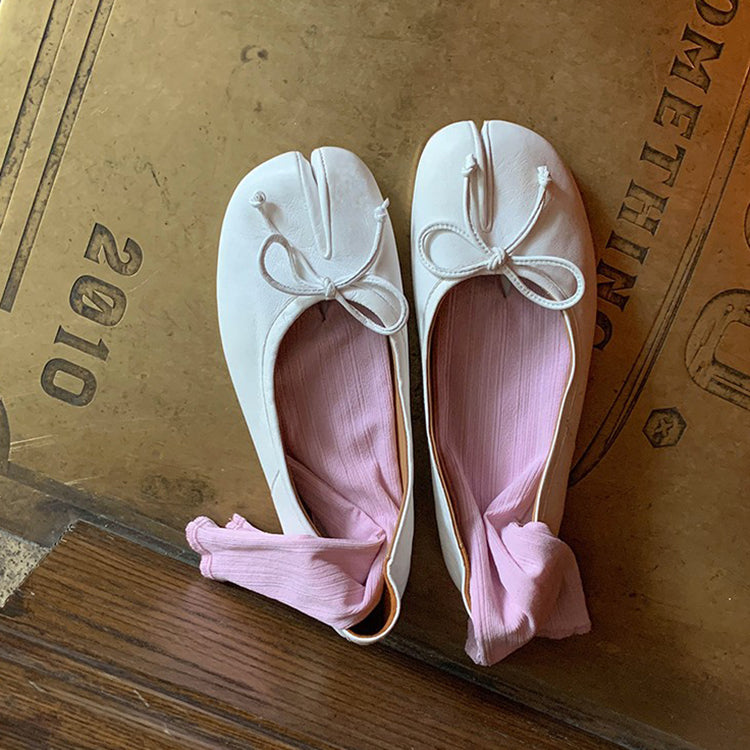 Sheepskin split-toe shoes