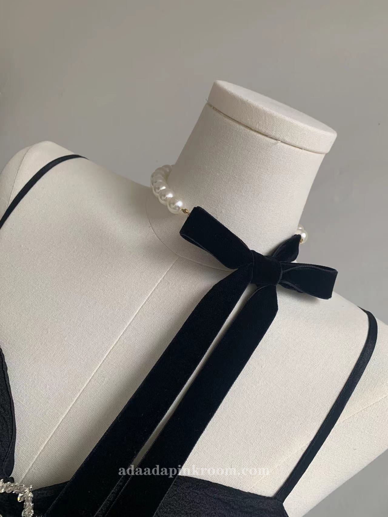 Pearl Velvet Necklace Bow