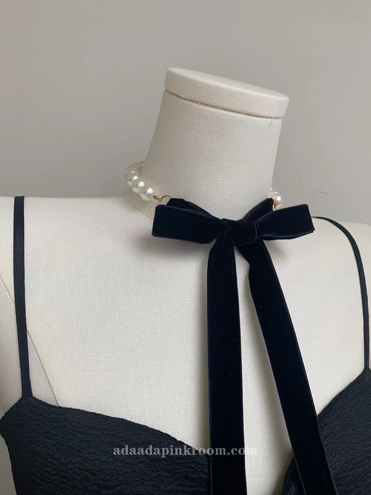 Pearl Velvet Necklace Bow