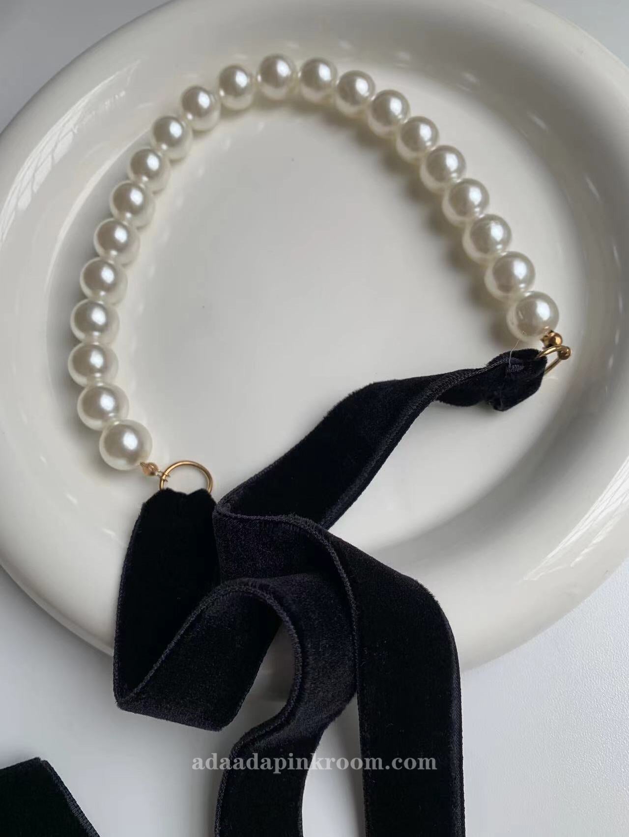 Pearl Velvet Necklace Bow