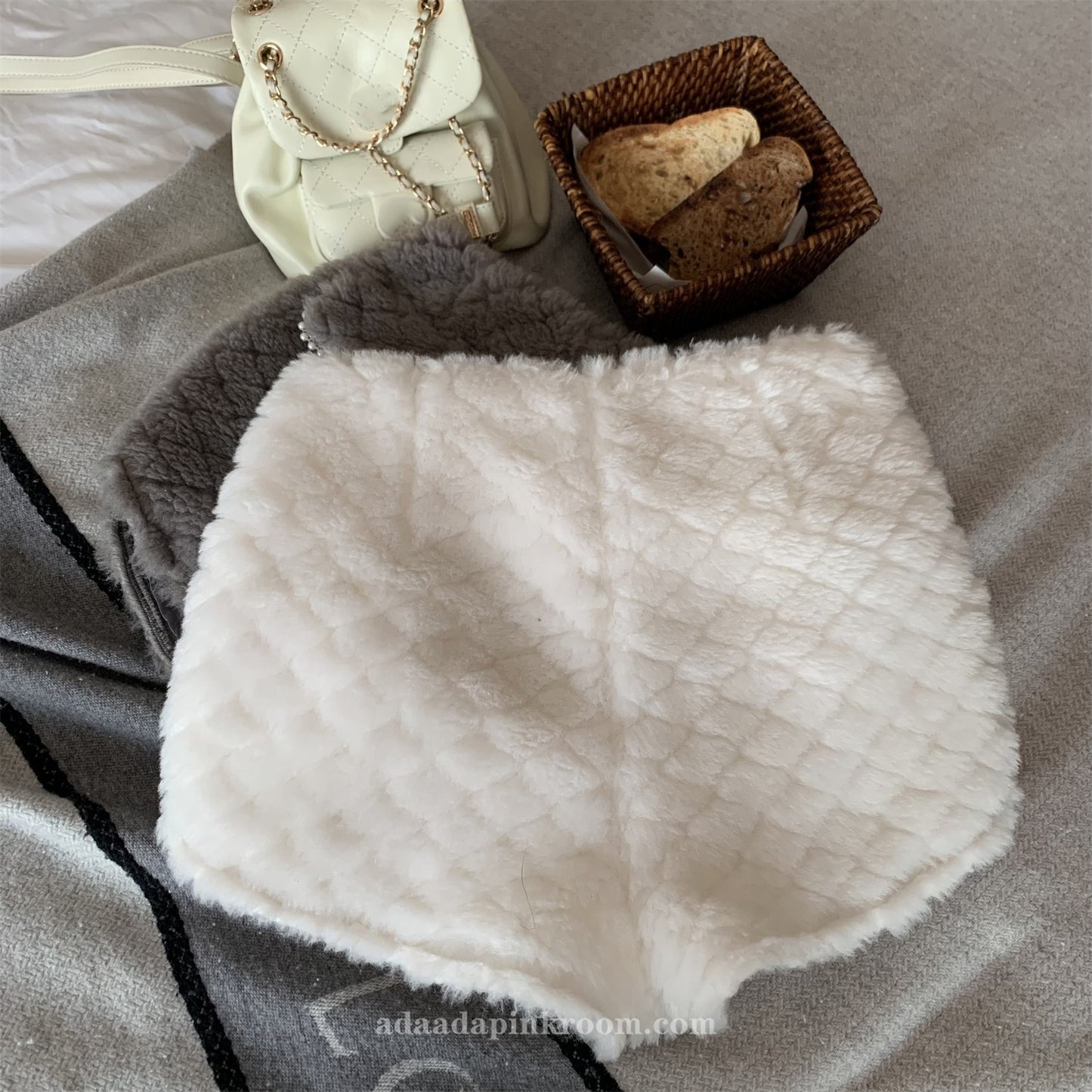 Plush shorts white