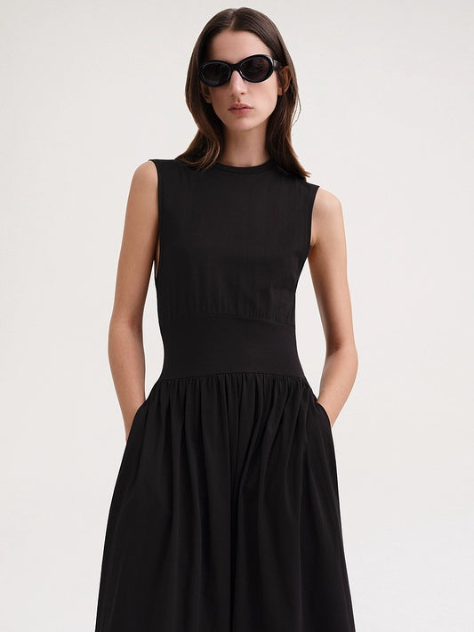 Minimalist round-neck sleeveless long dress