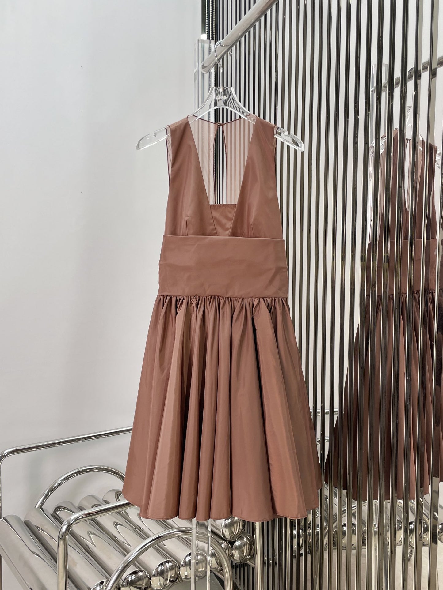 Halter neck pleated dress