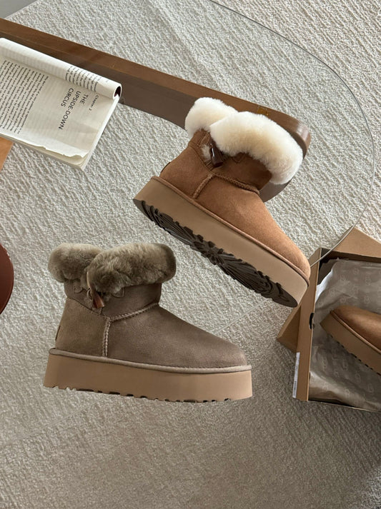 Horn buckle fur boots