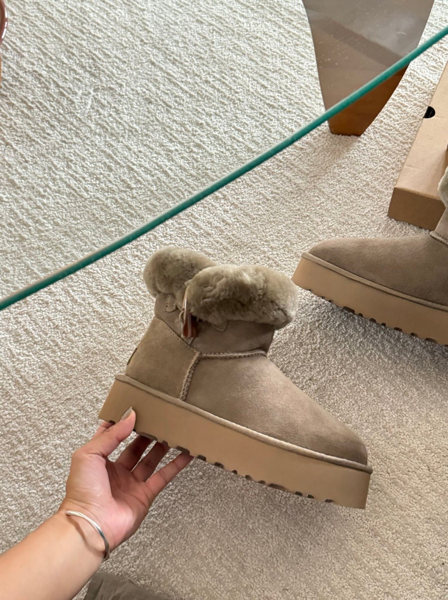 Horn buckle fur boots