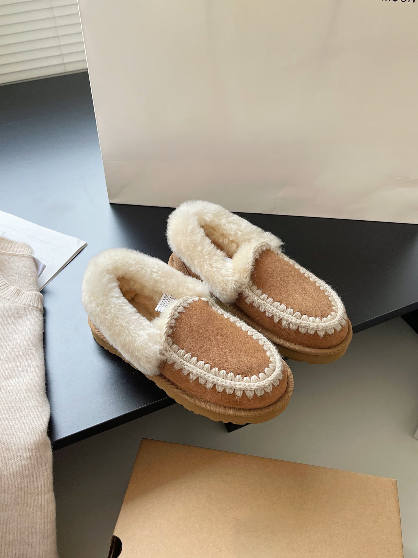 Knitted wool shoes