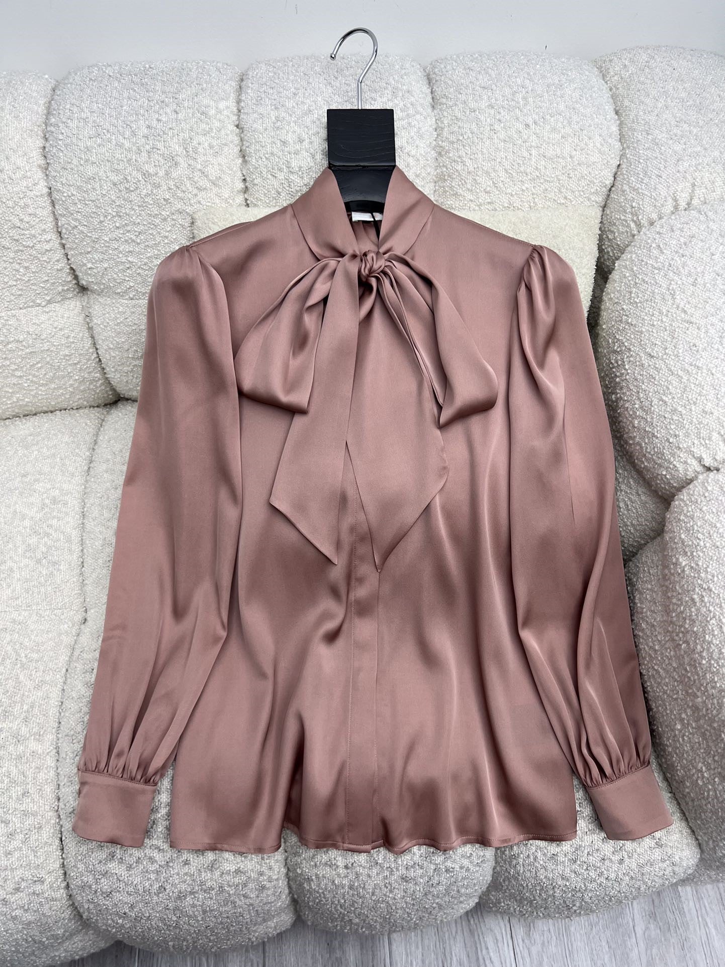 Silk shirt with ribbon