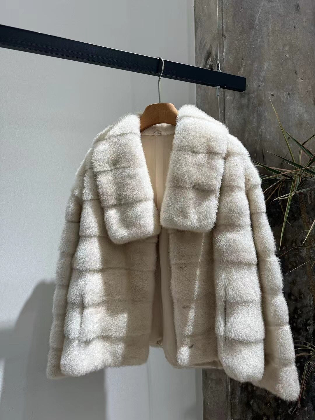 White mink fur