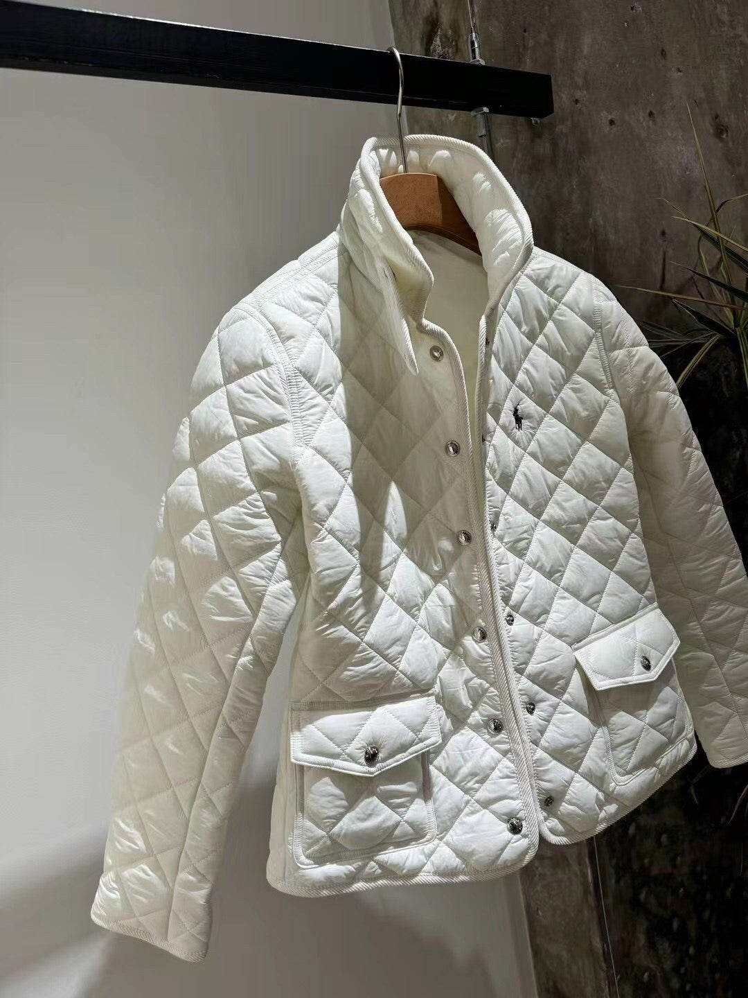 White slim-fit jacket,