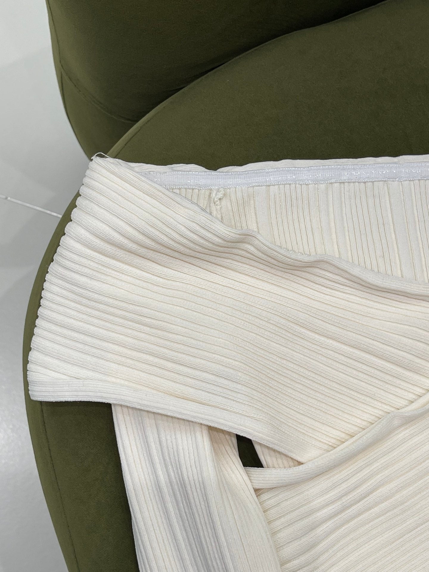Knitted long-sleeved top