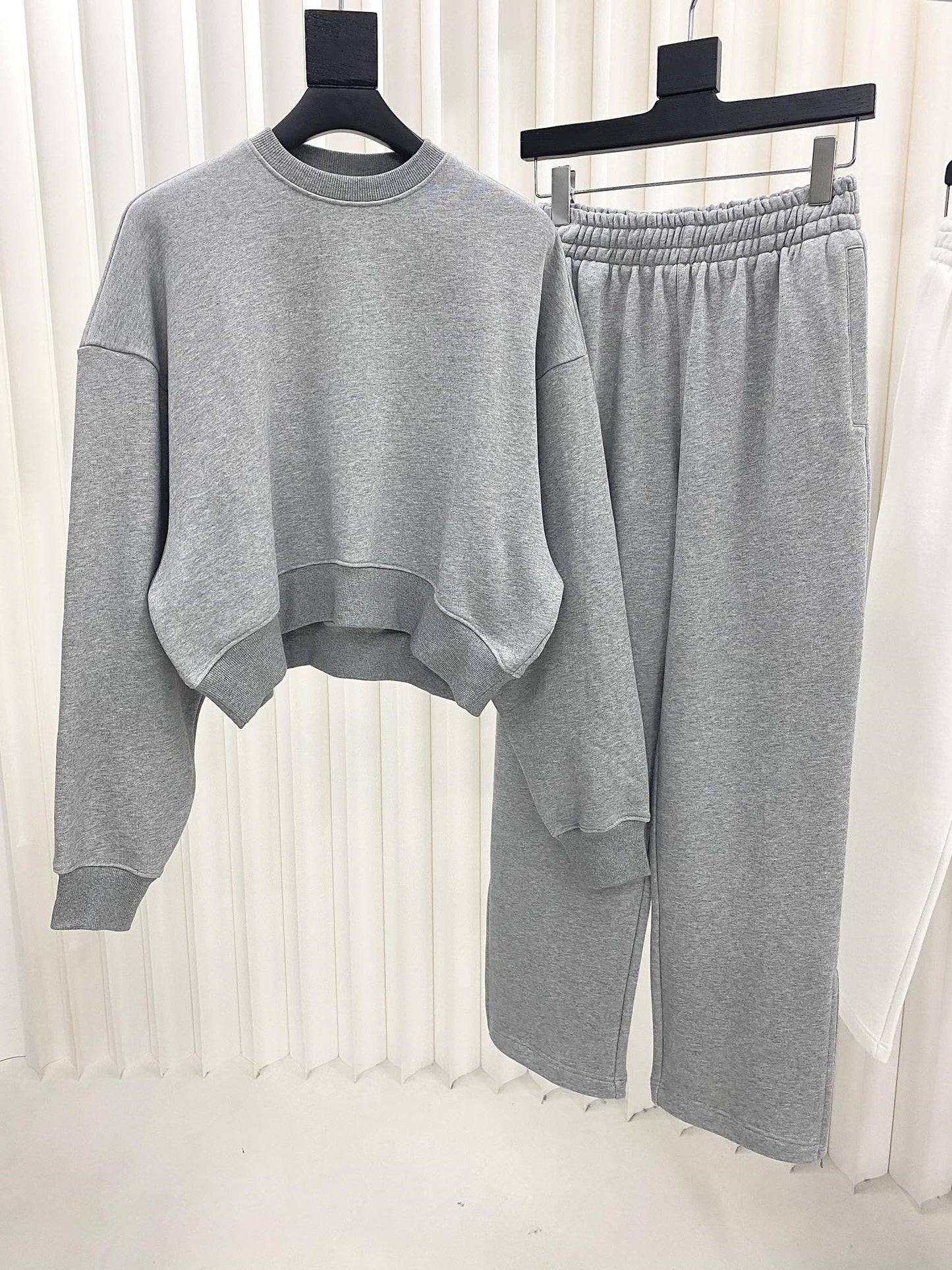 Pullover crew neck sweatshirt/pants