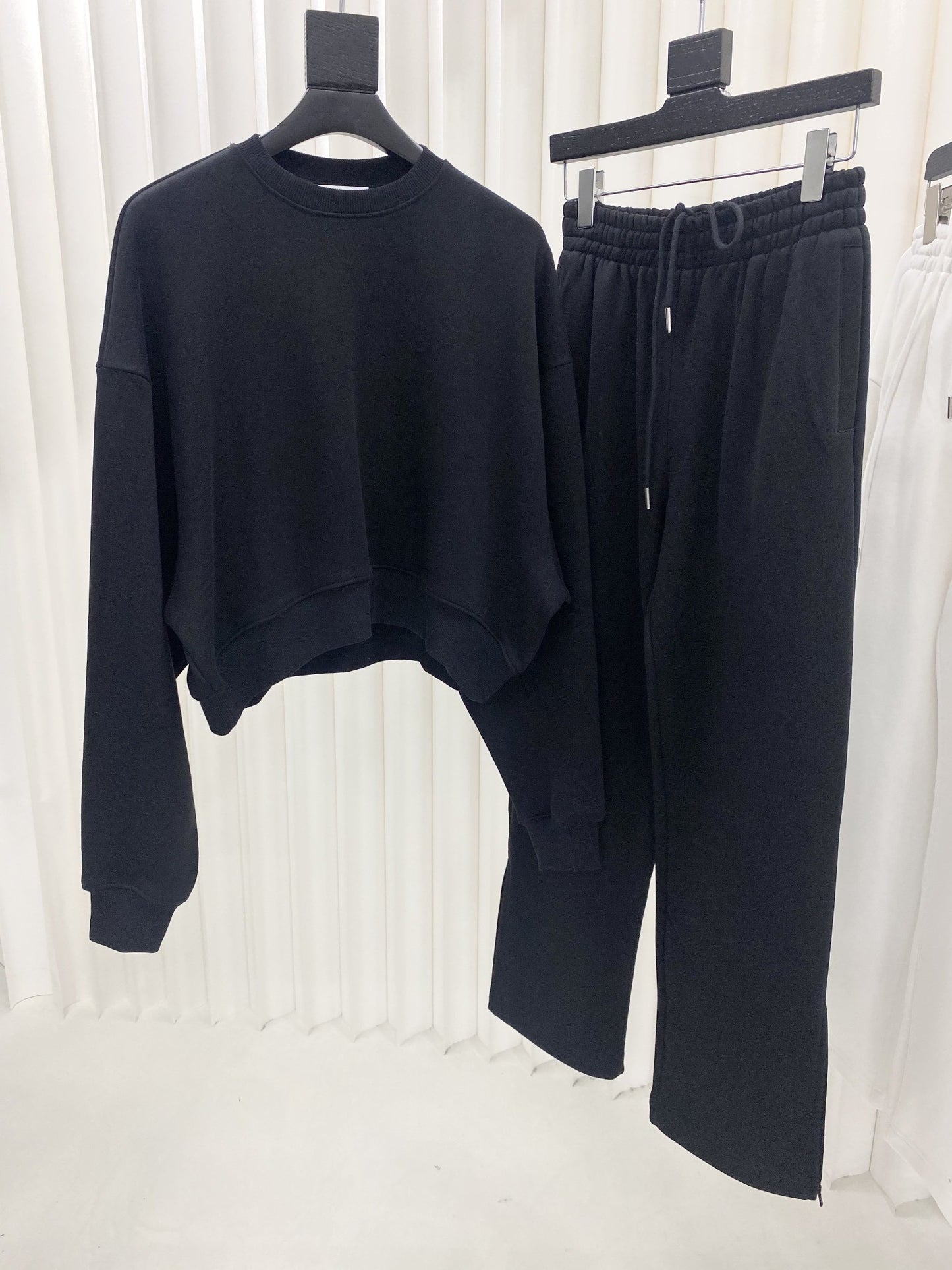 Pullover crew neck sweatshirt/pants