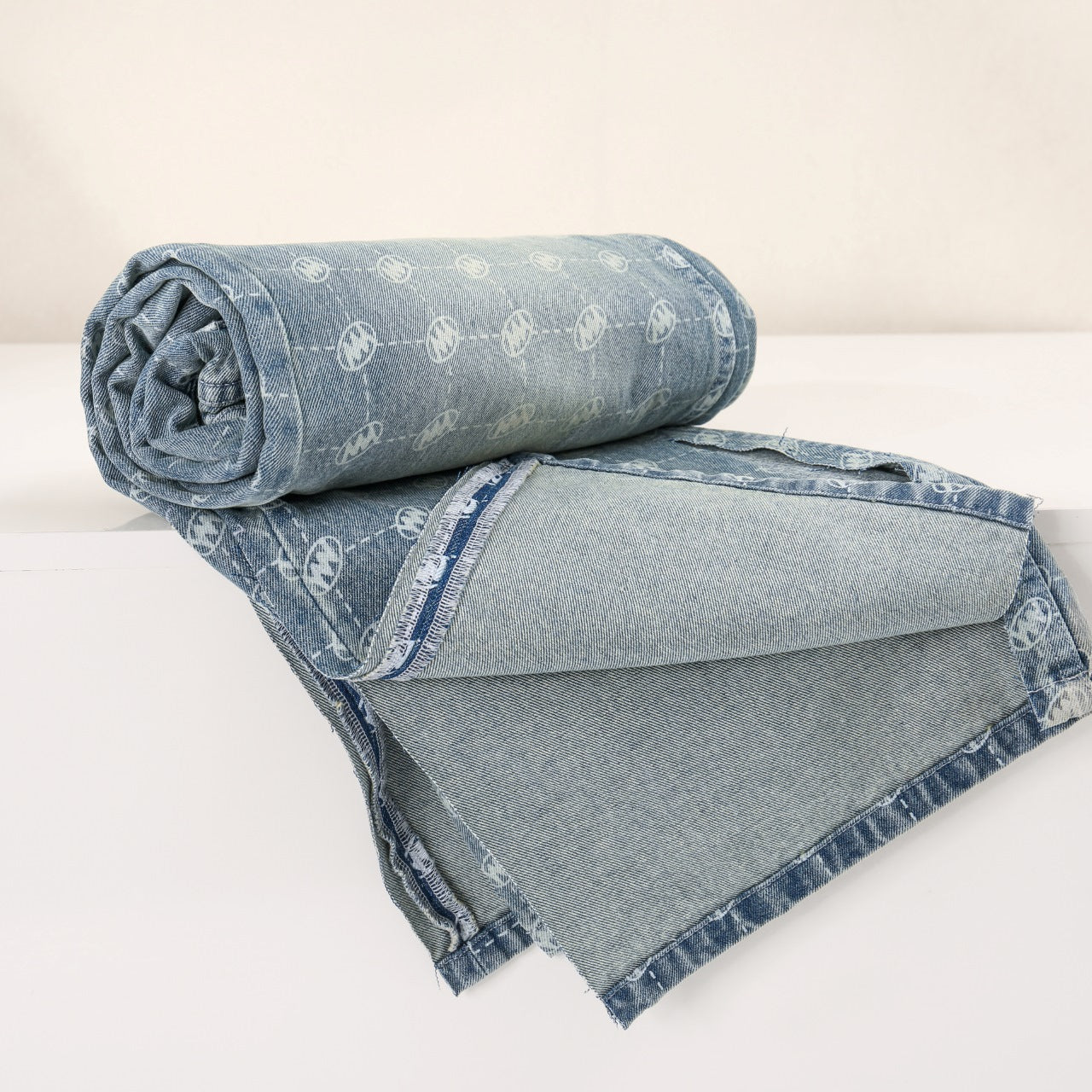 Slit denim straight pants