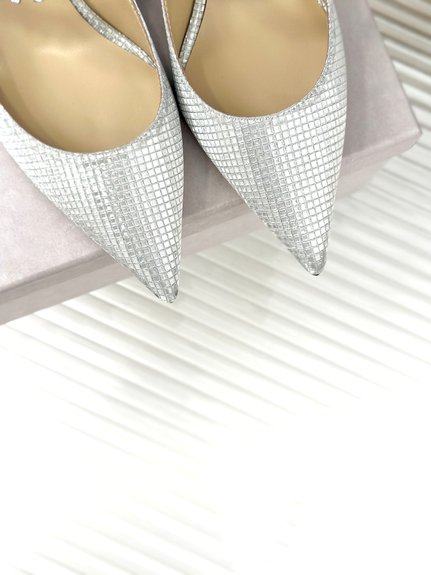 Diamond chain pointed high heels